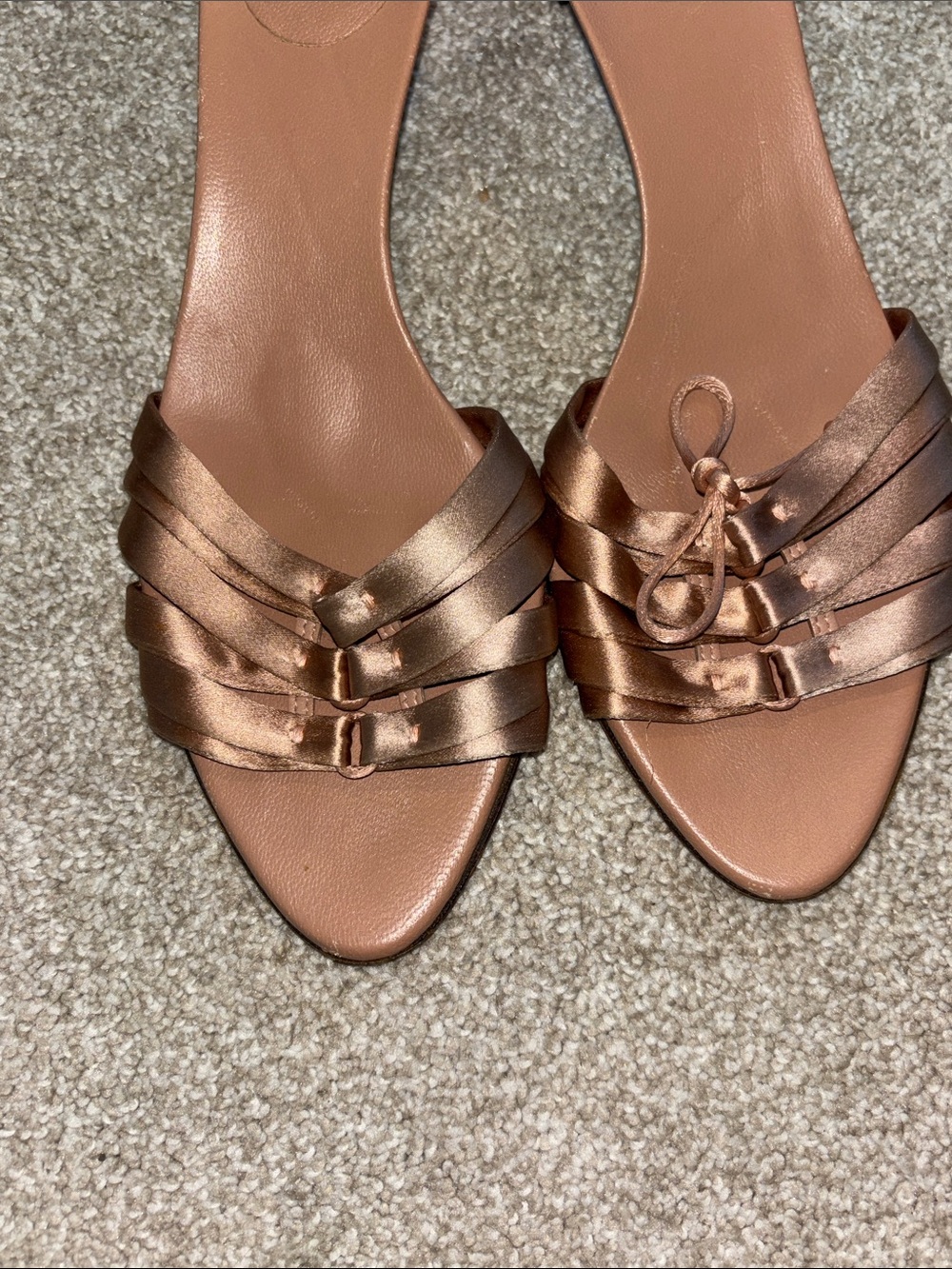 Gorgeous Gucci, sandals with a stunning small heel size 9 - Picture 3 of 8
